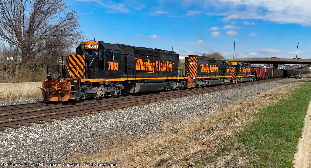 WE 7003 now shoves the empties back to the Wheeling.